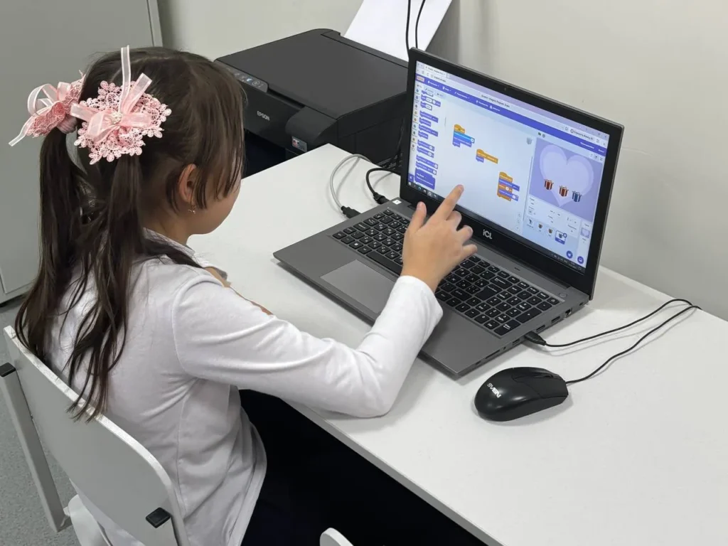 Творческое занятие по созданию интерактивных открыток в среде программирования Scratch, Сайт ГБОУ СОШ пос. Красный Строитель Челно-Вершинского района Самарской области