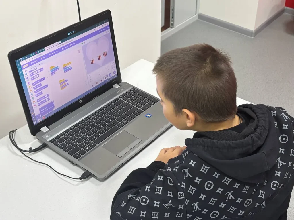 Творческое занятие по созданию интерактивных открыток в среде программирования Scratch, Сайт ГБОУ СОШ пос. Красный Строитель Челно-Вершинского района Самарской области